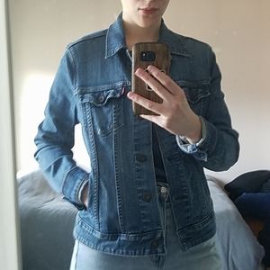 Levi's medium wash classic women's denim jacket